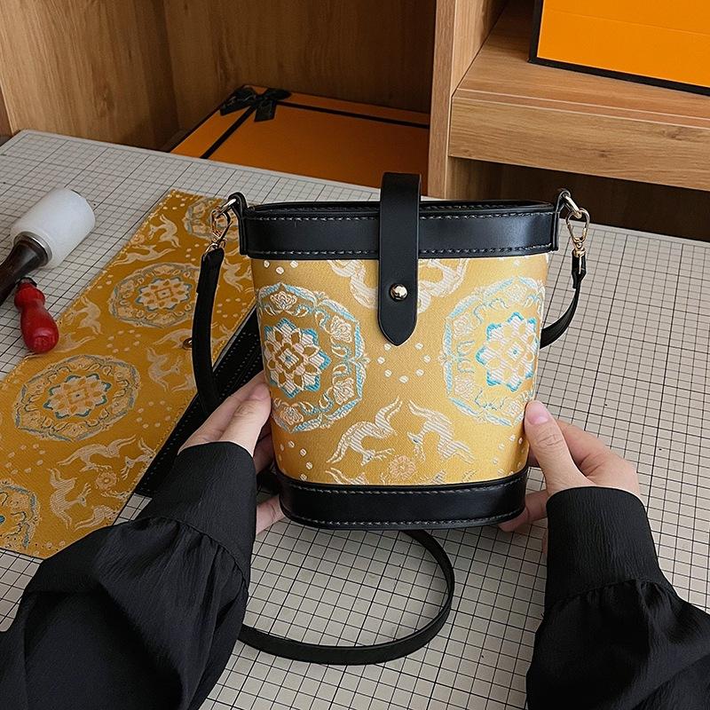 Leatherwork Patterns - DIY Stricktasche - Rosa Vintage-Muster Schultertasche